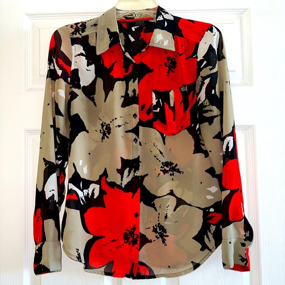 Guess women’s button down blouse - small - Picture 2 of 6